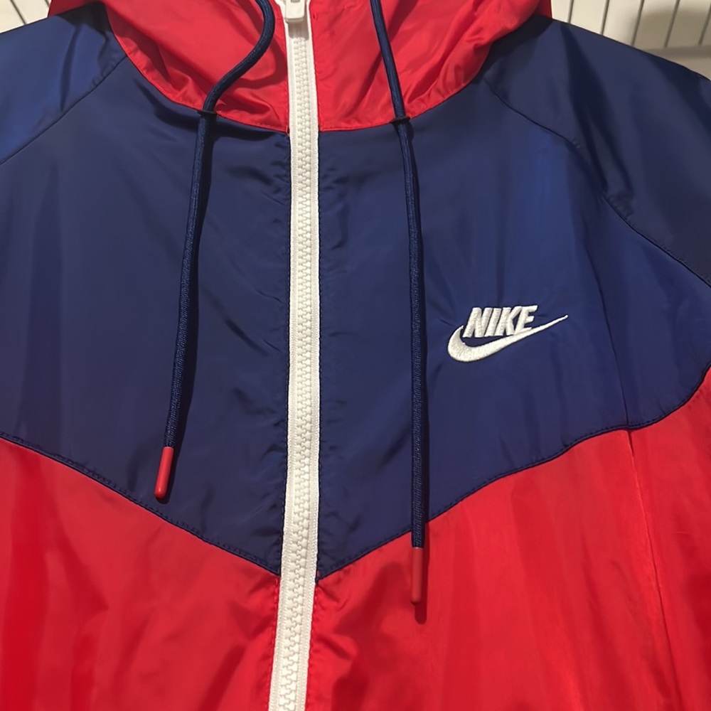 Nike Windrunner - Picture 2 of 3